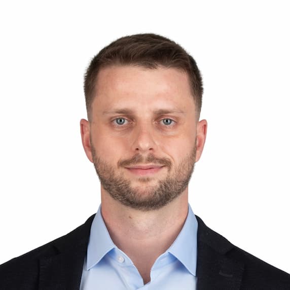 Lukasz Pawluskiewicz - Senior Referral and Partnership Manager